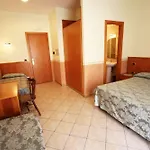 Hotell Zara 2*