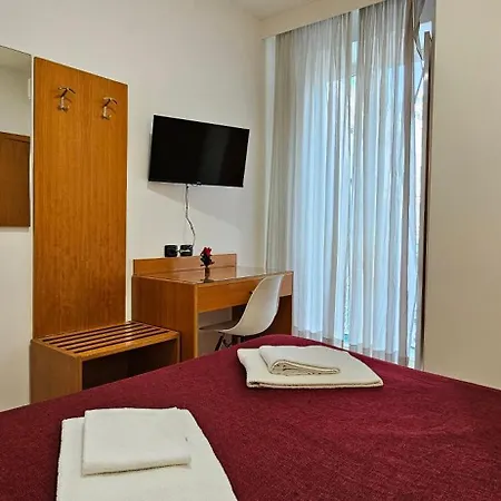 Hotel Zara 2*