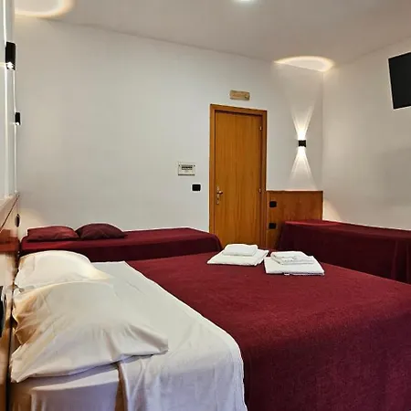 Hotel Zara 2*