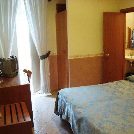 Zara Neapol